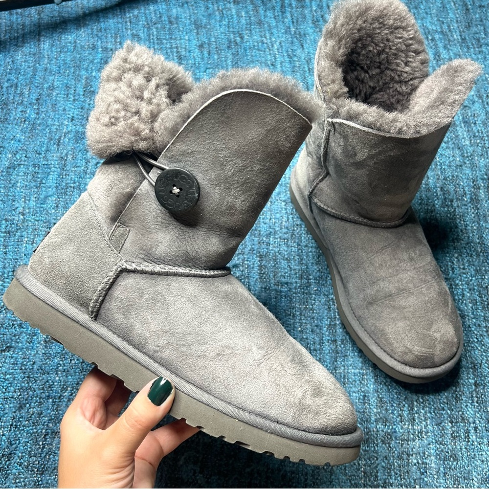 UGG Bailey Button 11 Shearling Lined Boots in Gray Women's Size 7 Slip On Shoes